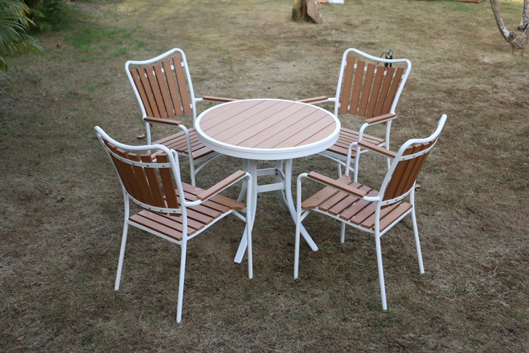 tham-khao-dia-chi-cung-cap-ban-ghe-san-vuon-gia-re-tai-ha-noi- 6